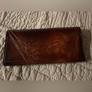 NEW CRAFTSMAN IN LEATHER UNISEX WALLET. 100% GENUINE LEATHER.